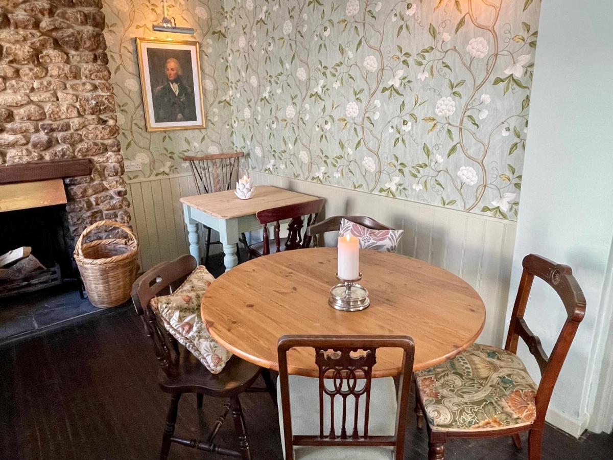 Lord Nelson Hotel Bridport Esterno foto